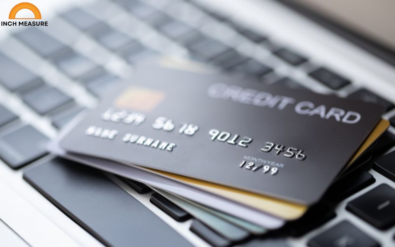 A standard credit card, debit card, or ID card has a short edge measuring approximately 4 cm, making it a widely recognized reference for this size.