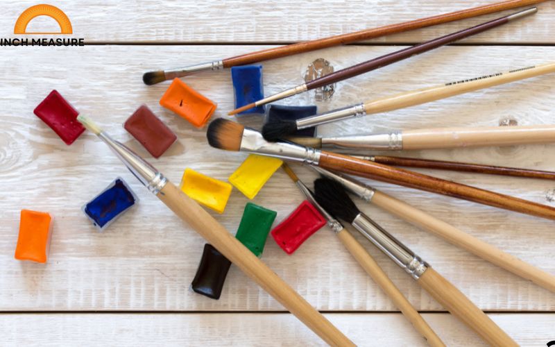 Professional-grade paintbrushes or artist’s tools, like those used for watercolor or oil painting, often have handles around 30 cm long.