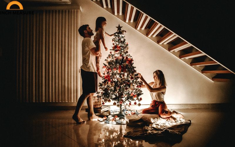 An artificial Christmas tree measuring 63 inches tall (or approximately 5 feet 3 inches) is a popular choice for small to medium-sized homes.